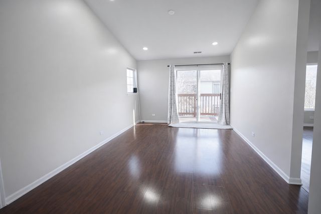 1084 Parkhill Circle 1084, Aurora, IL 60502