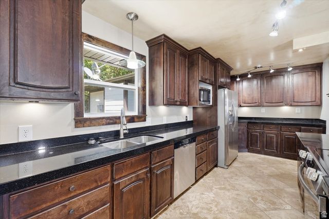 655 MOHAWK AVE, Pleasant Grove, UT 84062