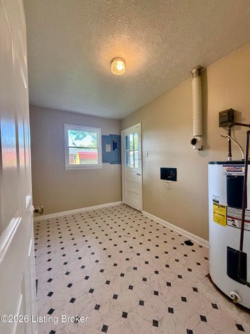 1047 Red Bird Ct, Shelbyville, KY 40065