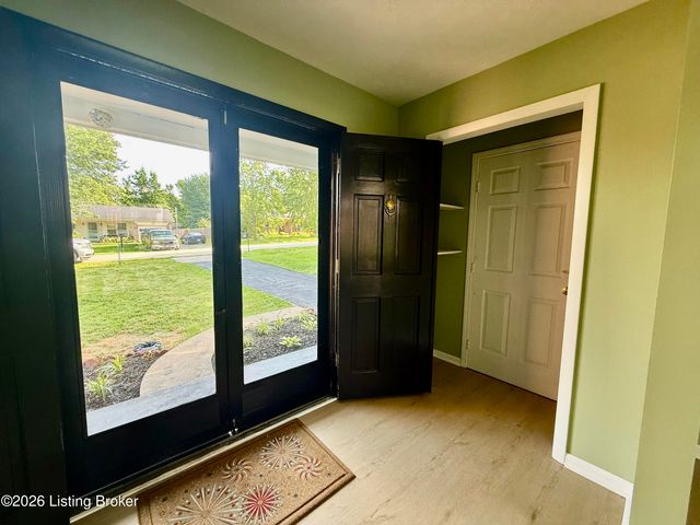 1047 Red Bird Ct, Shelbyville, KY 40065
