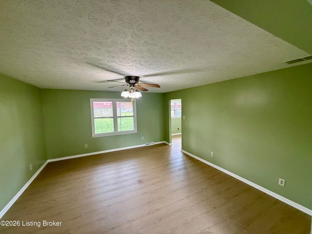 1047 Red Bird Ct, Shelbyville, KY 40065