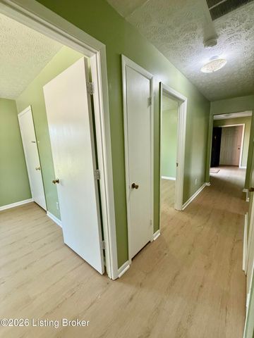 1047 Red Bird Ct, Shelbyville, KY 40065