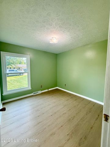 1047 Red Bird Ct, Shelbyville, KY 40065