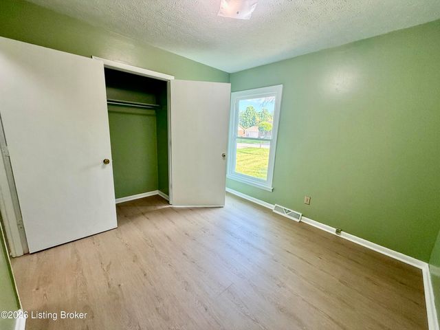 1047 Red Bird Ct, Shelbyville, KY 40065