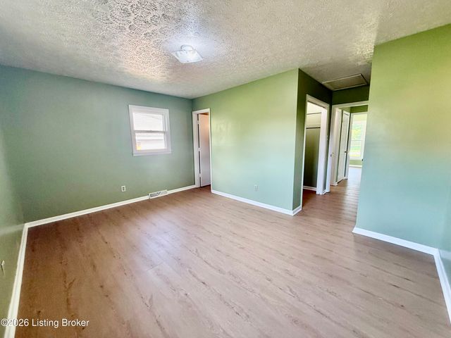 1047 Red Bird Ct, Shelbyville, KY 40065