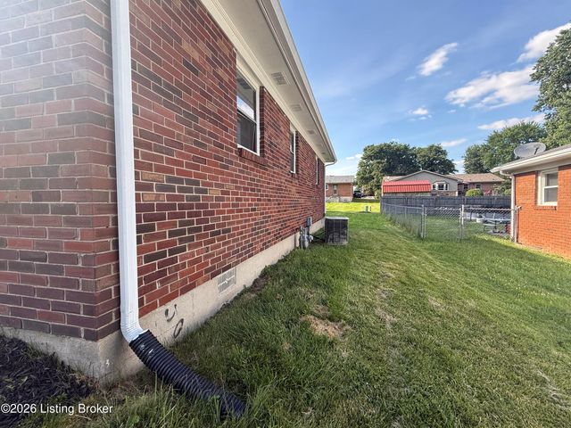 1047 Red Bird Ct, Shelbyville, KY 40065