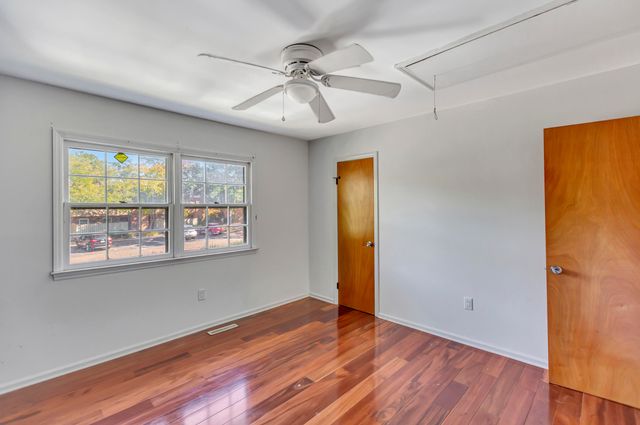 309 St Charles Court, Charleston, SC 29407