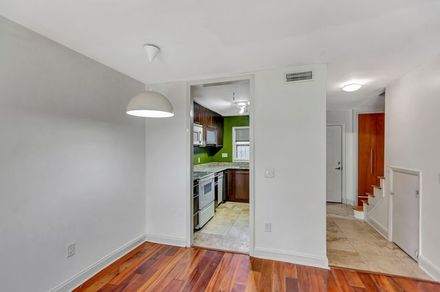 309 St Charles Court, Charleston, SC 29407