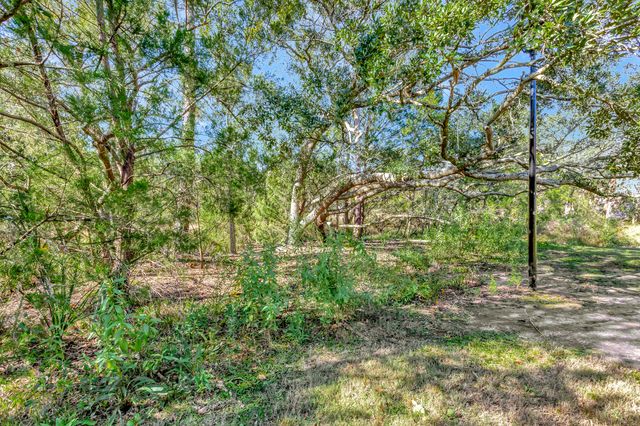 309 St Charles Court, Charleston, SC 29407