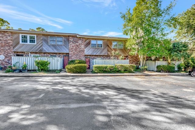 309 St Charles Court, Charleston, SC 29407