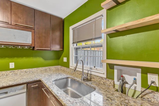 309 St Charles Court, Charleston, SC 29407