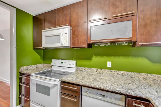 309 St Charles Court, Charleston, SC 29407