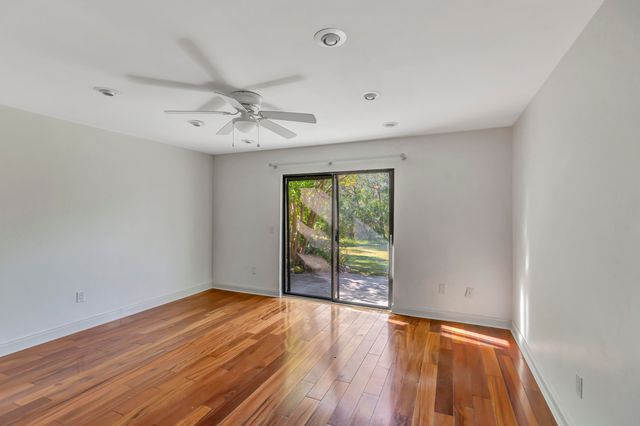 309 St Charles Court, Charleston, SC 29407