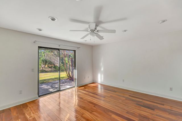 309 St Charles Court, Charleston, SC 29407