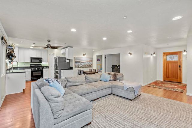 933 Silverbrook Drive, El Cajon, CA 92019