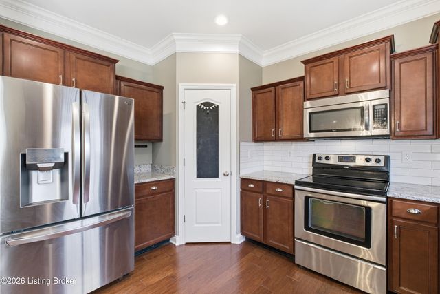 12004 Longview Farm Dr, Louisville, KY 40299