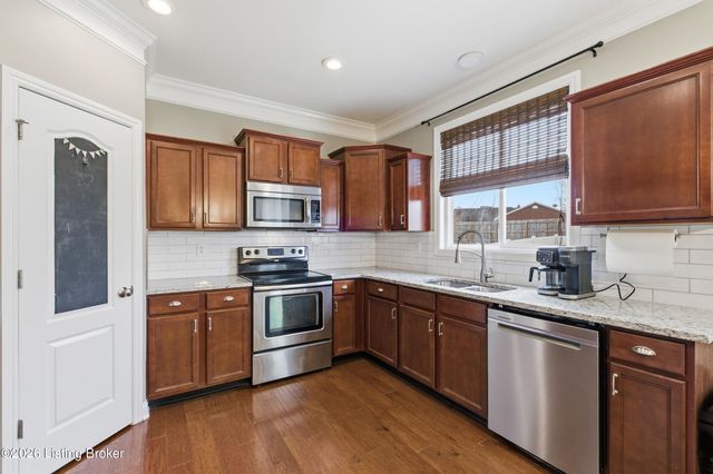 12004 Longview Farm Dr, Louisville, KY 40299