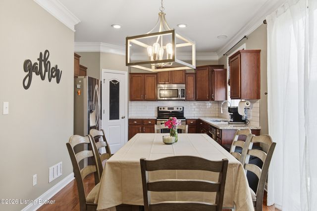 12004 Longview Farm Dr, Louisville, KY 40299