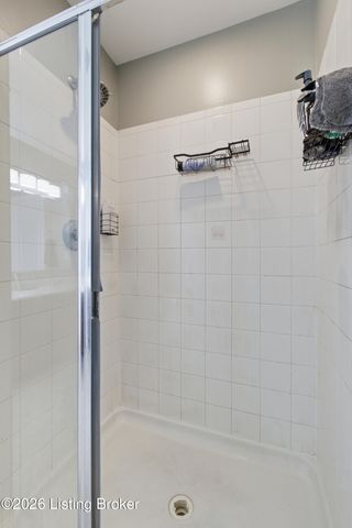 12004 Longview Farm Dr, Louisville, KY 40299