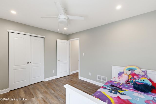 12004 Longview Farm Dr, Louisville, KY 40299