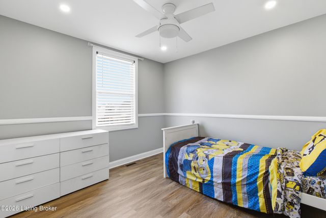 12004 Longview Farm Dr, Louisville, KY 40299