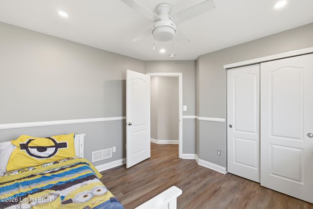 12004 Longview Farm Dr, Louisville, KY 40299