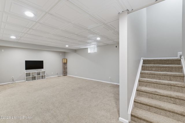 12004 Longview Farm Dr, Louisville, KY 40299