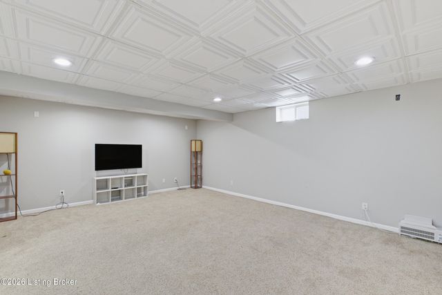 12004 Longview Farm Dr, Louisville, KY 40299