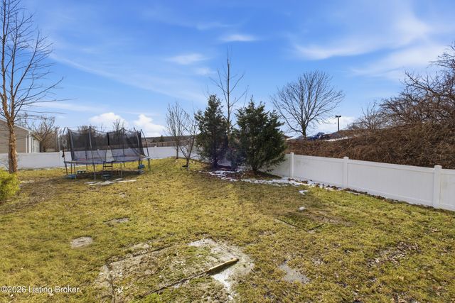 12004 Longview Farm Dr, Louisville, KY 40299