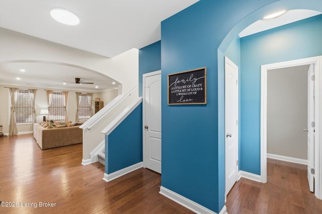 12004 Longview Farm Dr, Louisville, KY 40299