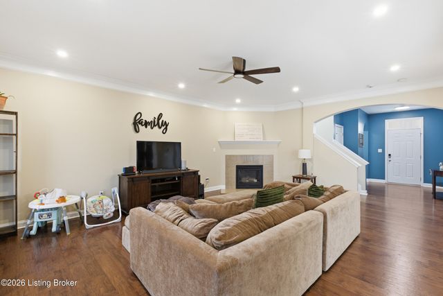 12004 Longview Farm Dr, Louisville, KY 40299