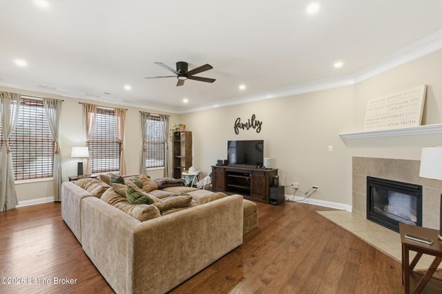 12004 Longview Farm Dr, Louisville, KY 40299