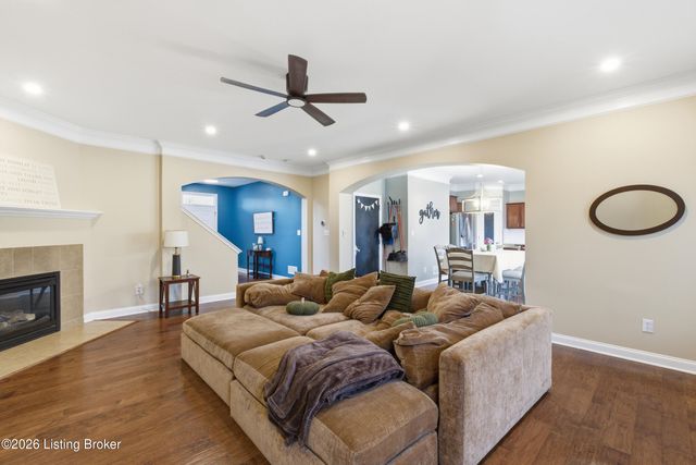 12004 Longview Farm Dr, Louisville, KY 40299