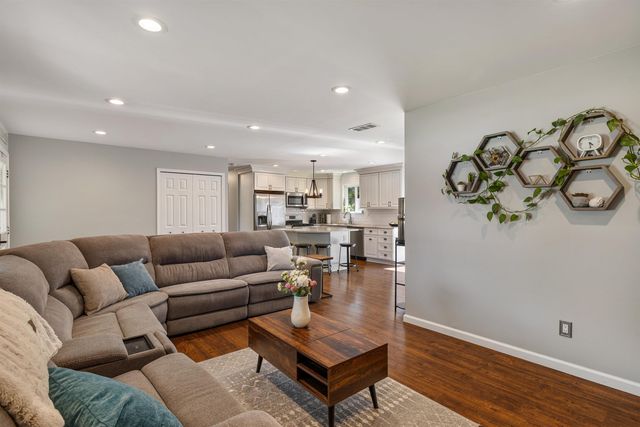 38350 Long Street, Harrison Twp, MI 48045