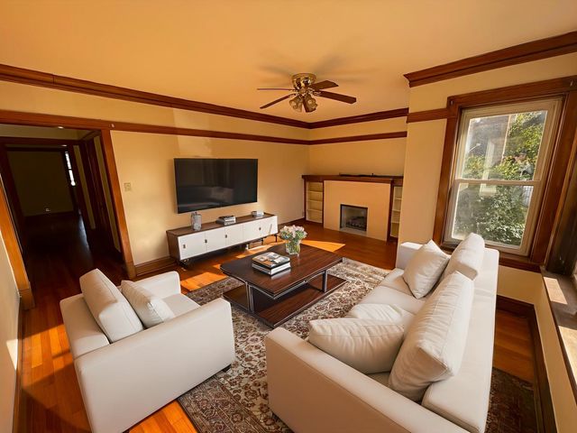 5056 W Henderson Street 2E, Chicago, IL 60641