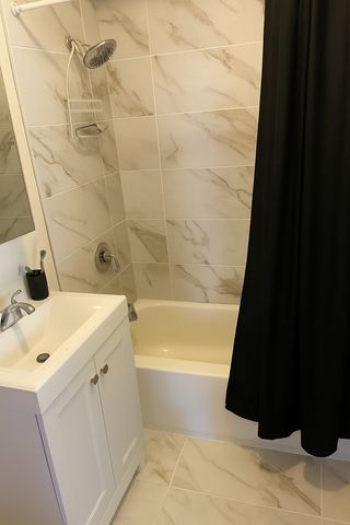 5056 W Henderson Street 2E, Chicago, IL 60641