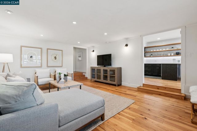 2065 Stewart Ave, Walnut Creek, CA 94596