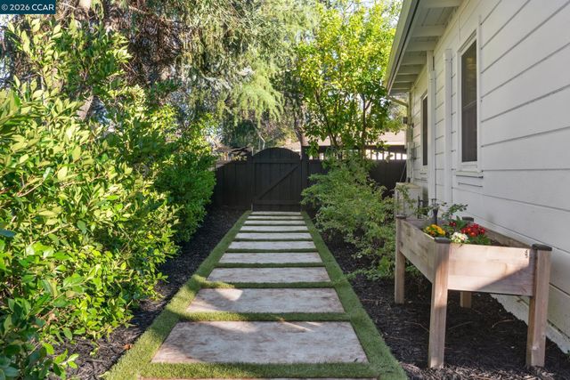 2065 Stewart Ave, Walnut Creek, CA 94596