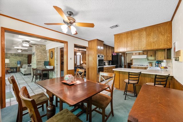 2213 Shadywood Court, Arlington, TX 76012