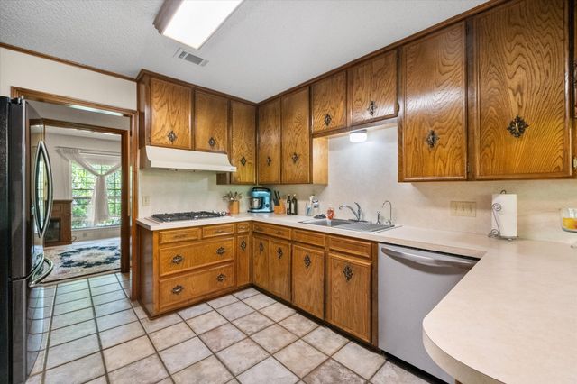 2213 Shadywood Court, Arlington, TX 76012