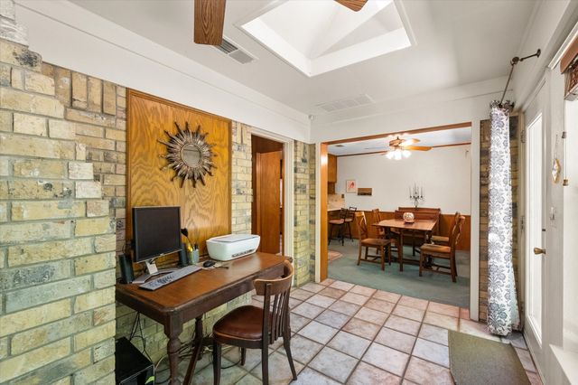 2213 Shadywood Court, Arlington, TX 76012