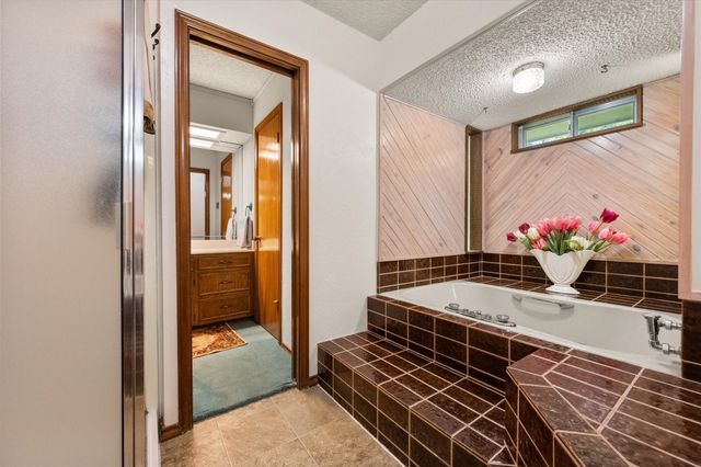 2213 Shadywood Court, Arlington, TX 76012