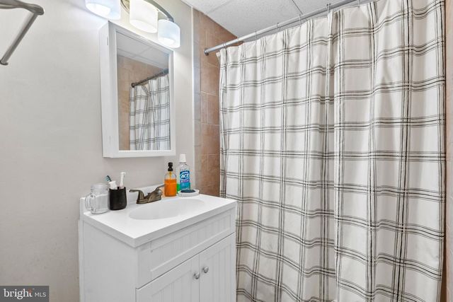 1718 SNYDER, Philadelphia, PA 19145