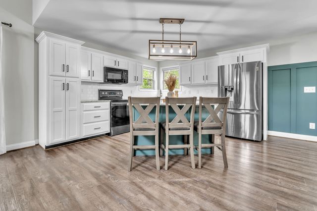270 Harper Rd, Clarksville, TN 37043