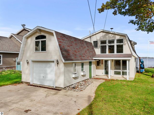 140 Forest Lawn, Cadillac, MI 49601