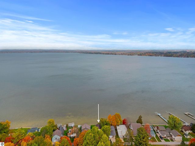 140 Forest Lawn, Cadillac, MI 49601