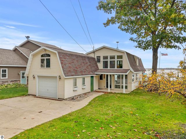 140 Forest Lawn, Cadillac, MI 49601