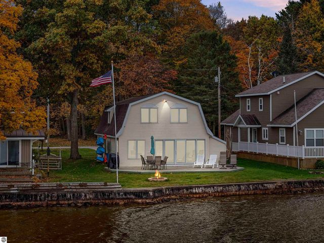 140 Forest Lawn, Cadillac, MI 49601