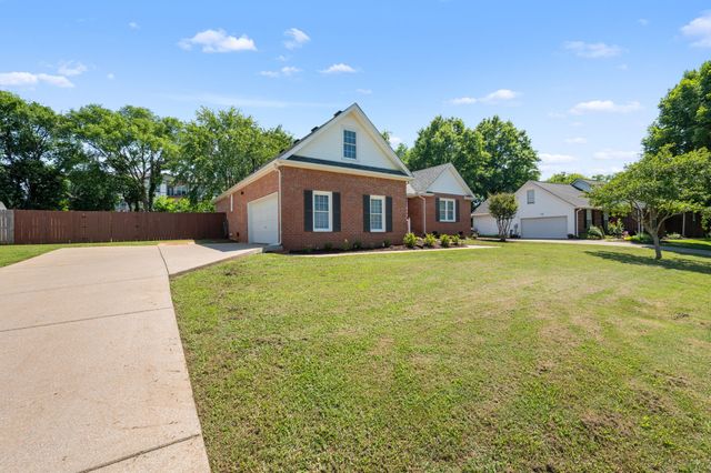 206 Brentmeade Dr, Murfreesboro, TN 37130