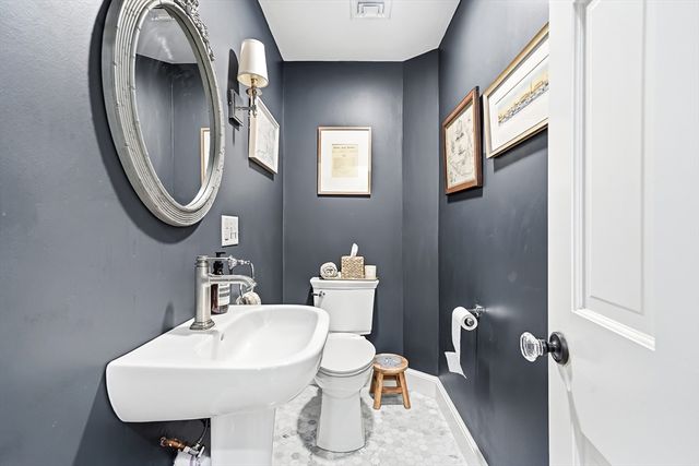 22 Hollywood Rd, Winchester, MA 01890
